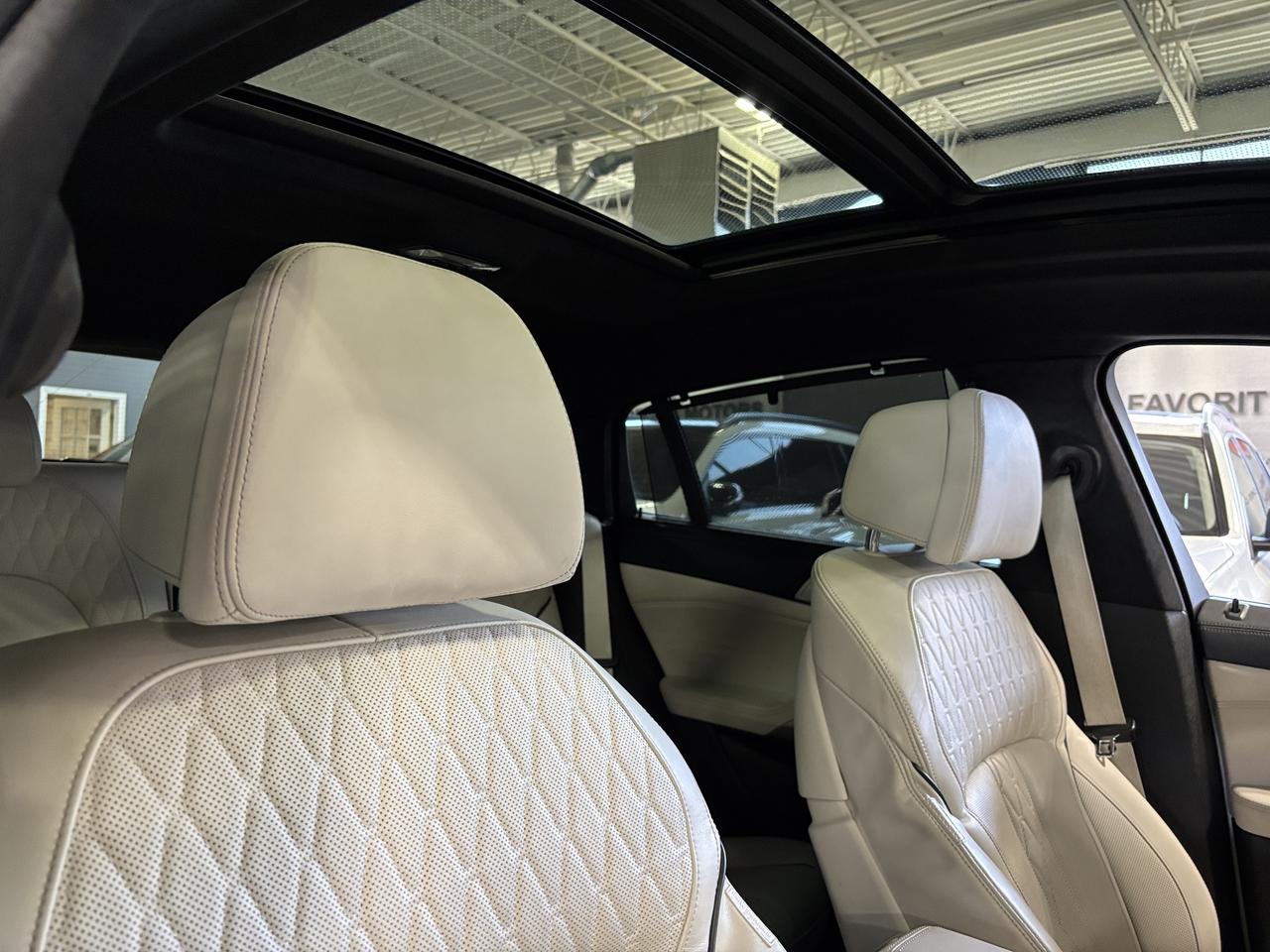 2020 BMW X6 M50i|xDrive|TWINTURBOV8|MATTEWRAP|WHITELEATHER|HUD Photo