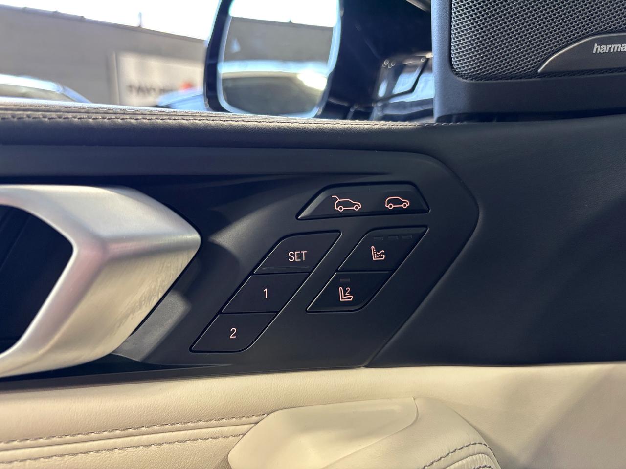 2020 BMW X6 M50i|xDrive|TWINTURBOV8|MATTEWRAP|WHITELEATHER|HUD Photo