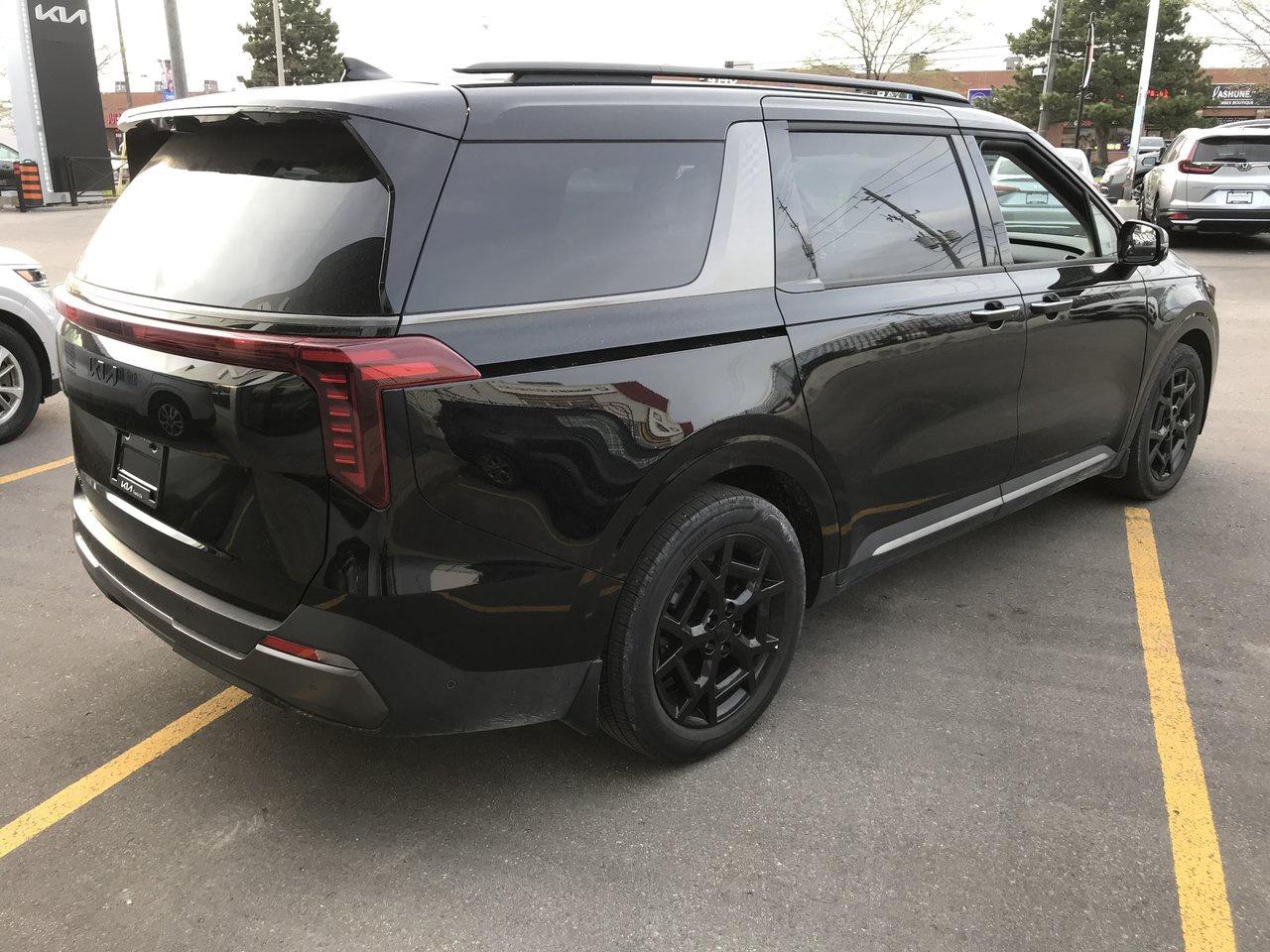 2025 Kia Carnival SX Pkg.   One Owner   No Accidents Photo4