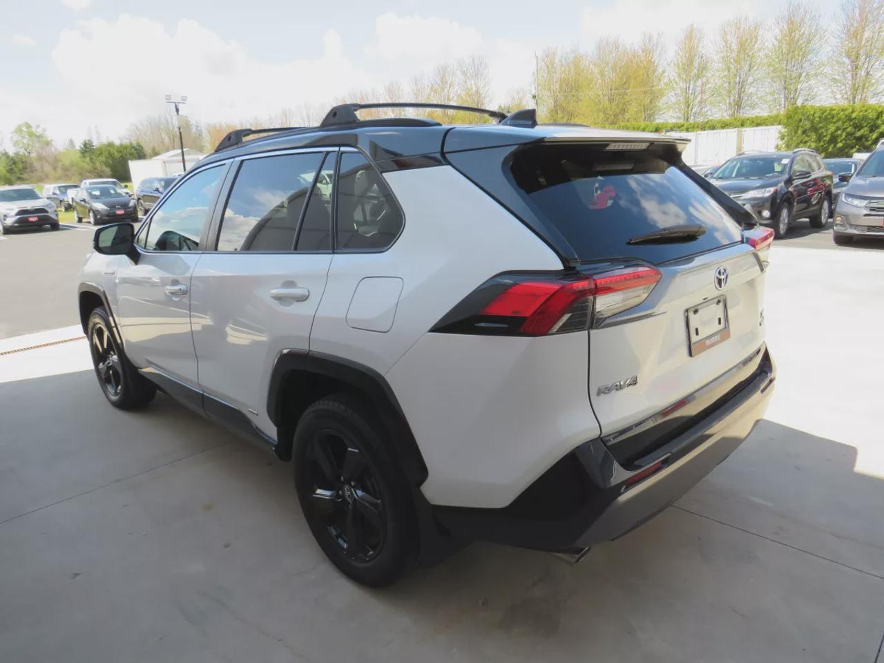 2019 Toyota RAV4 Hybrid XLE | Clean Carfax Report | No Accidents | AWD | Alloy Rims | Sunroof | Leather Trim | Heated Seats + Steering Wheel | Photo2