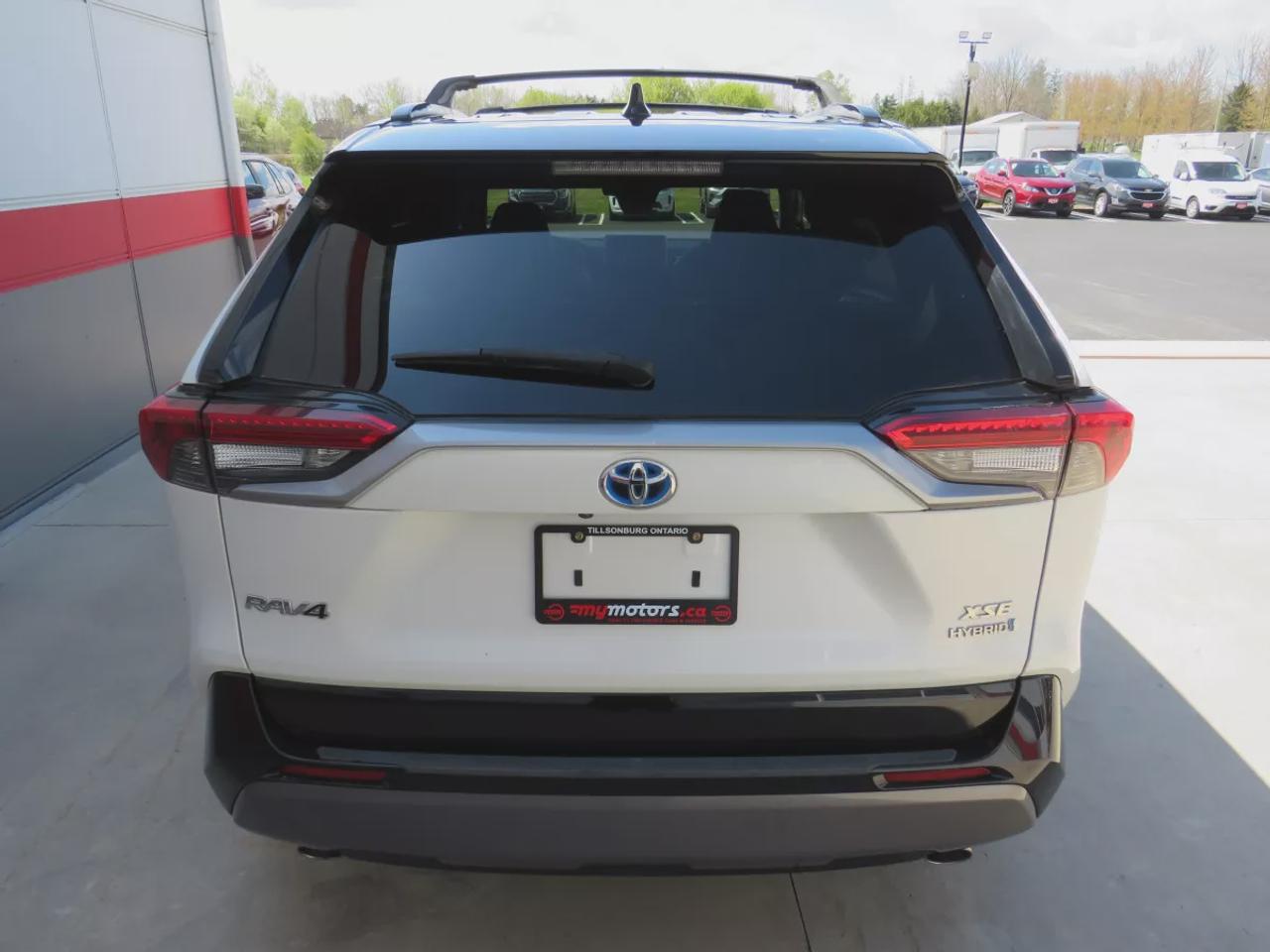 2019 Toyota RAV4 Hybrid XLE | Clean Carfax Report | No Accidents | AWD | Alloy Rims | Sunroof | Leather Trim | Heated Seats + Steering Wheel | Photo