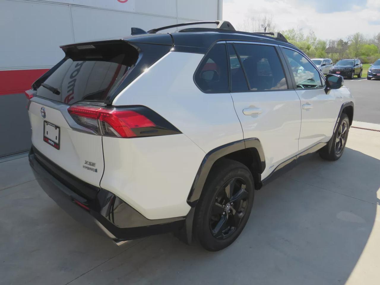 2019 Toyota RAV4 Hybrid XLE | Clean Carfax Report | No Accidents | AWD | Alloy Rims | Sunroof | Leather Trim | Heated Seats + Steering Wheel | Photo