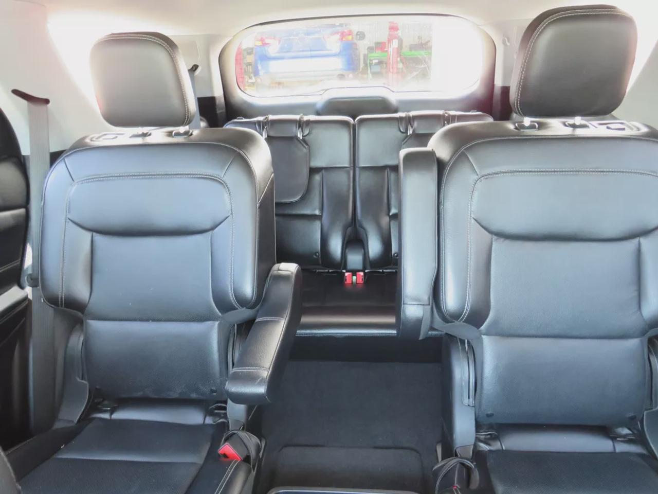 2021 Ford Explorer Limited | Clean Carfax Report | 6 Passenger | Tints | Trailer Hitch | Navigation | Leather | Power Tailgate | Photo