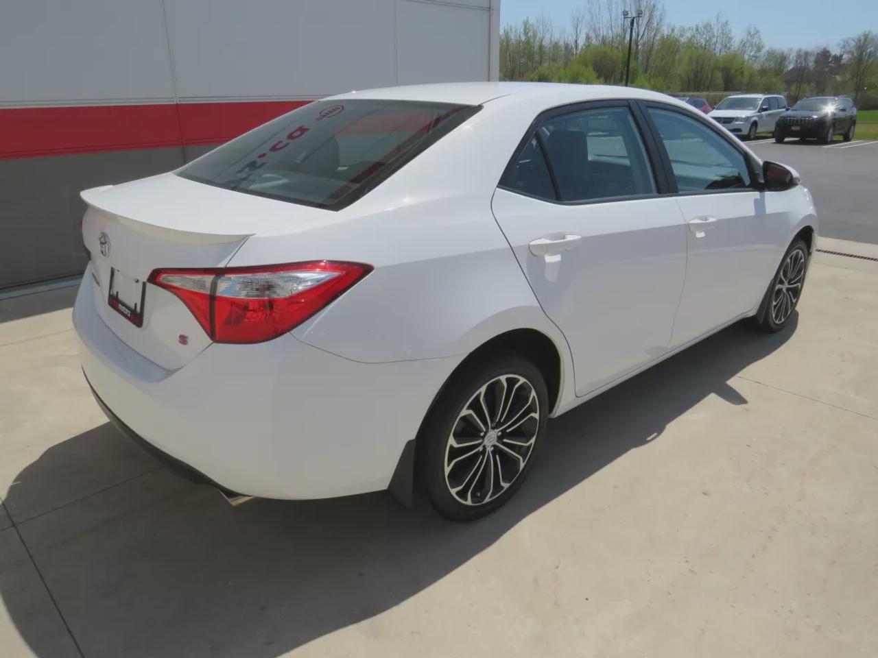2014 Toyota Corolla S | Clean Title No Accidents | Leather | Sunroof | Alloy Rims | Digital Touchscreen | Heated Seats | Reverse Camera | Photo