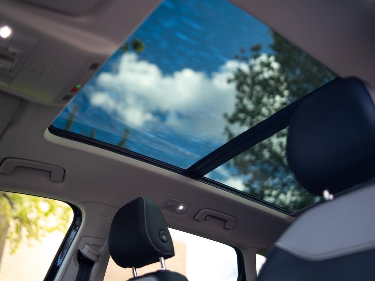 2023 Volkswagen Taos Highline Photo