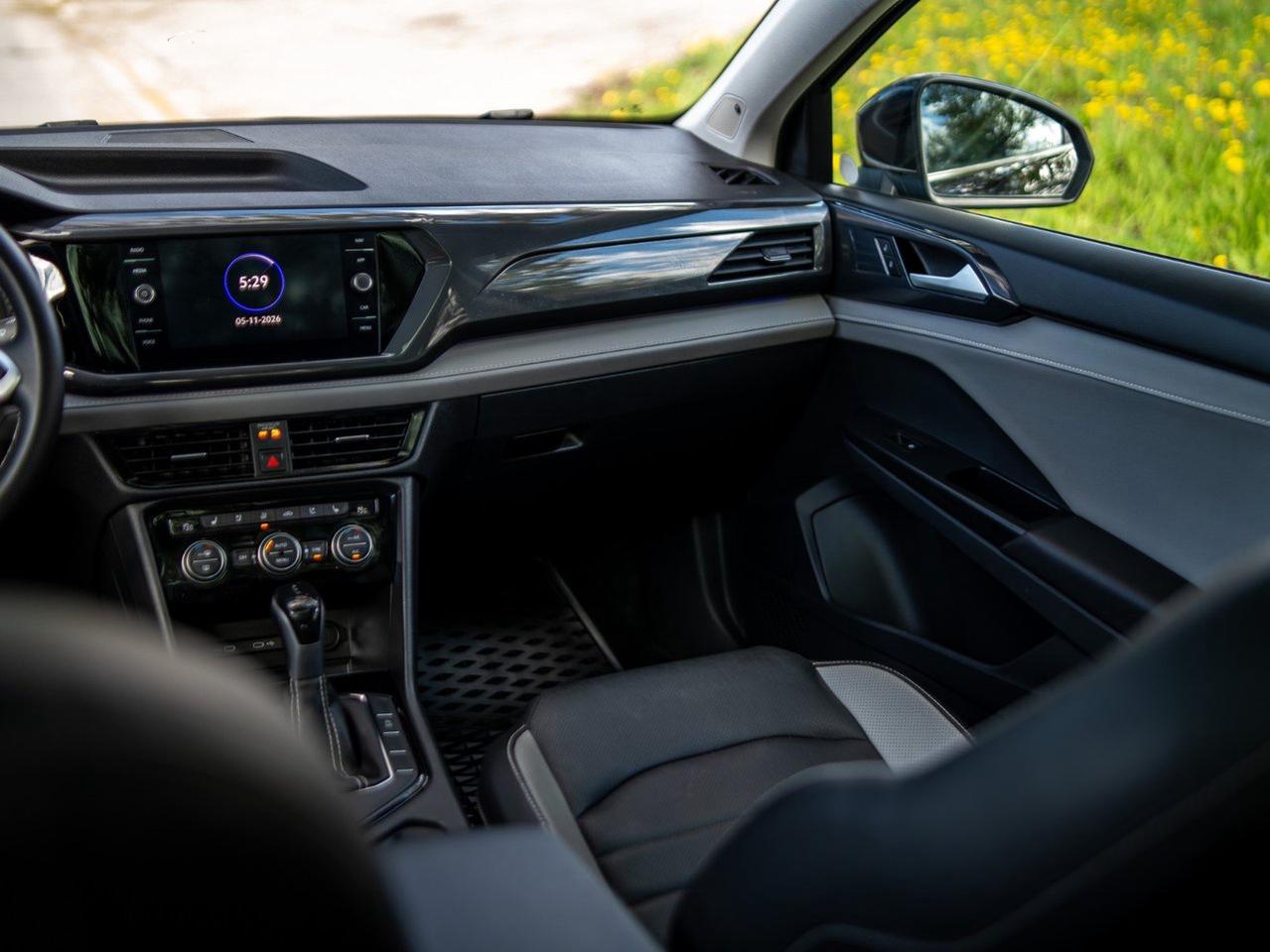 2023 Volkswagen Taos Highline Photo