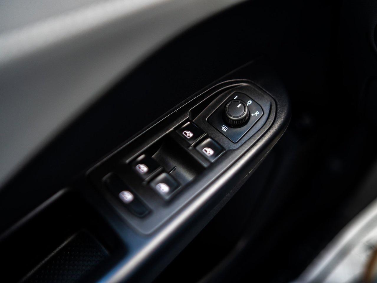 2023 Volkswagen Taos Highline Photo