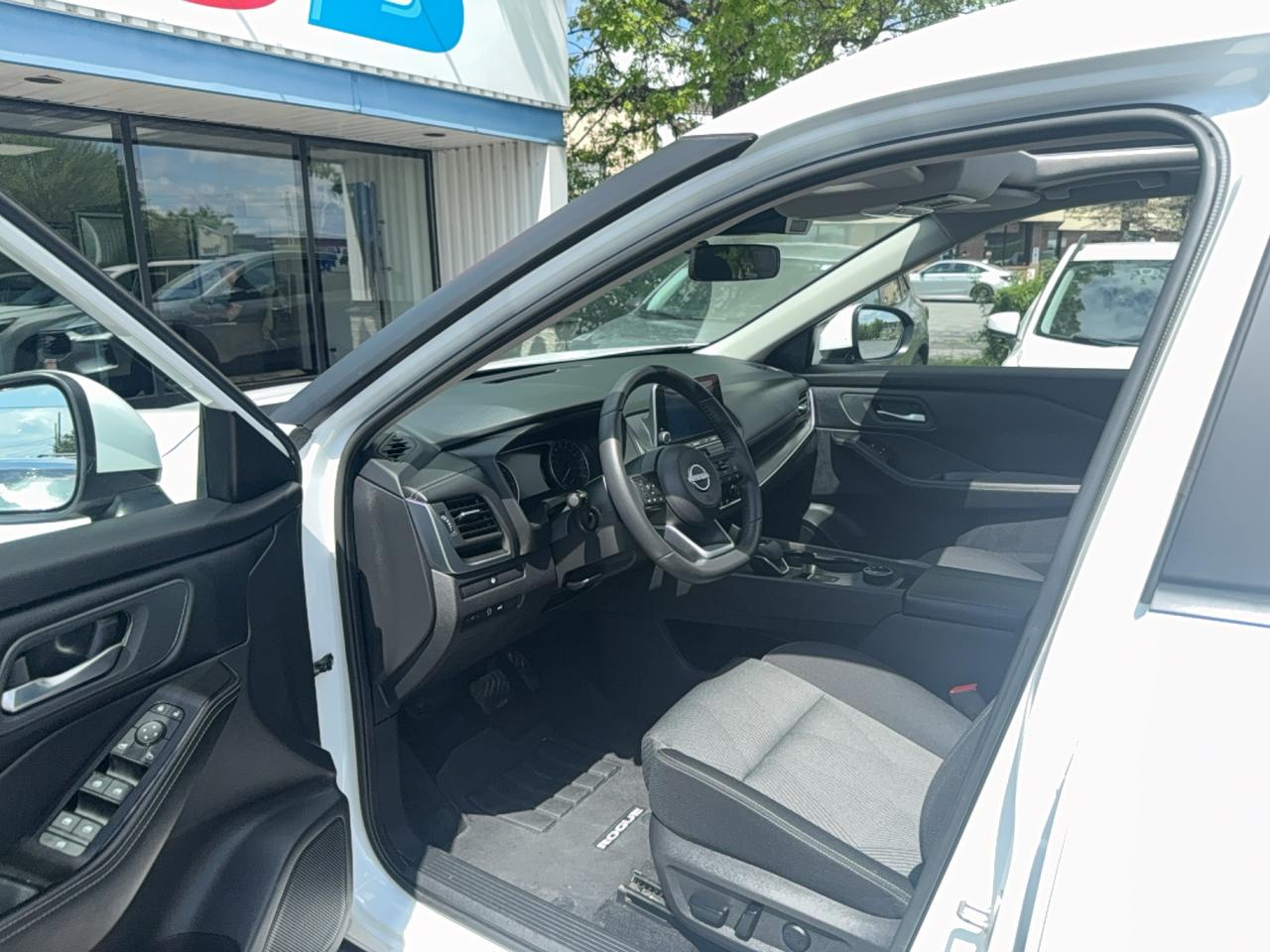 2024 Nissan Rogue SV MOONROOF