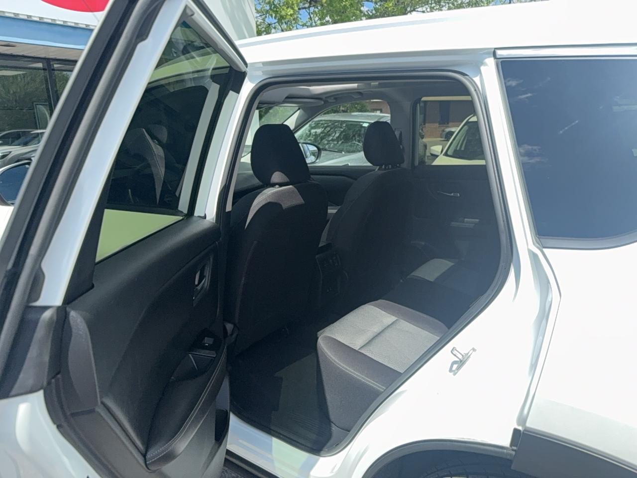 2024 Nissan Rogue SV MOONROOF Photo