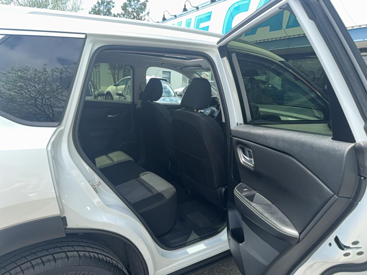 2024 Nissan Rogue SV MOONROOF