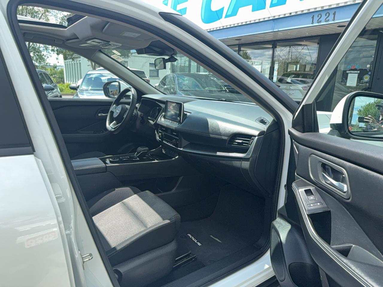 2024 Nissan Rogue SV MOONROOF