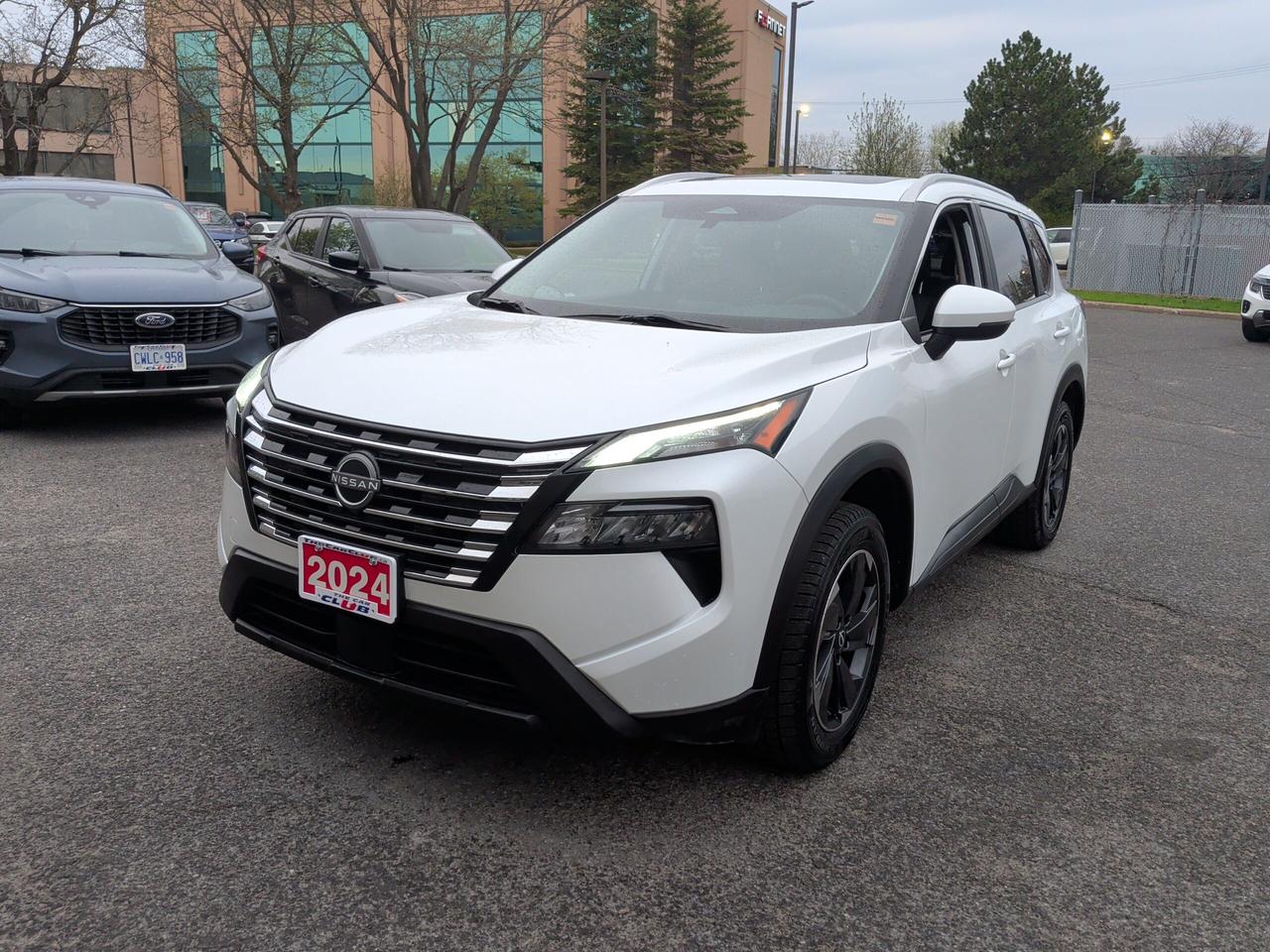 Used 2024 Nissan Rogue SV MOONROOF for sale in Ottawa, ON