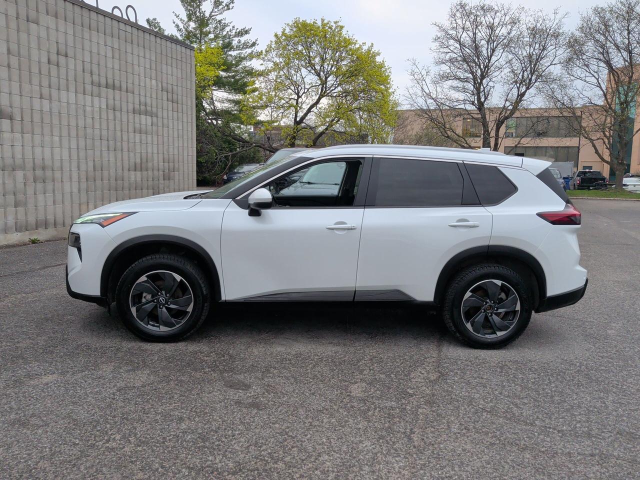 2024 Nissan Rogue SV MOONROOF