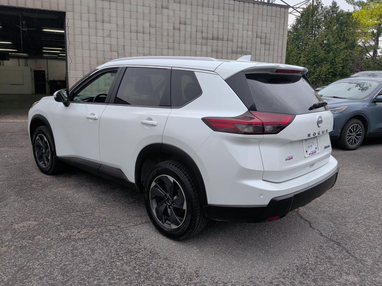 2024 Nissan Rogue SV MOONROOF