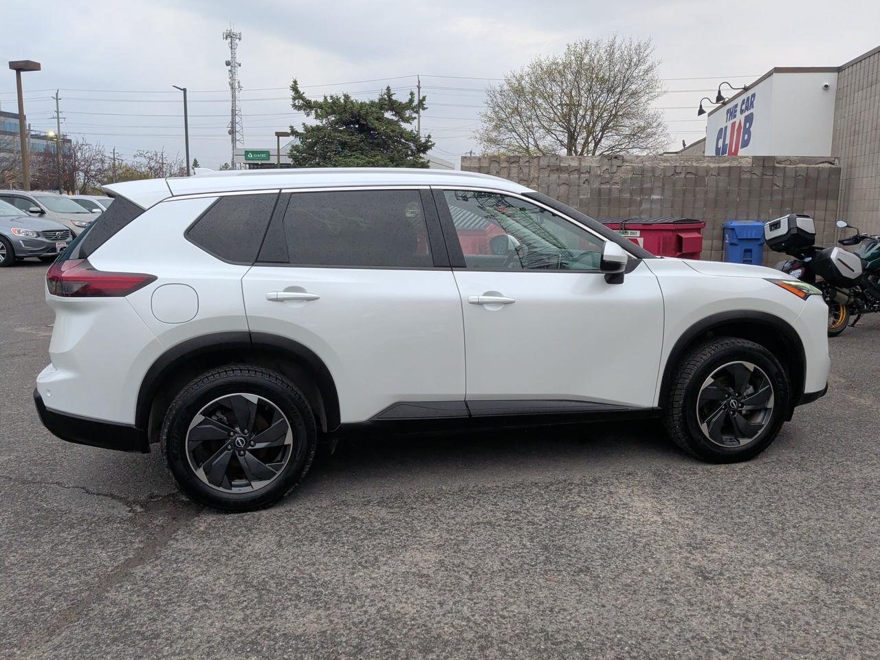 2024 Nissan Rogue SV MOONROOF