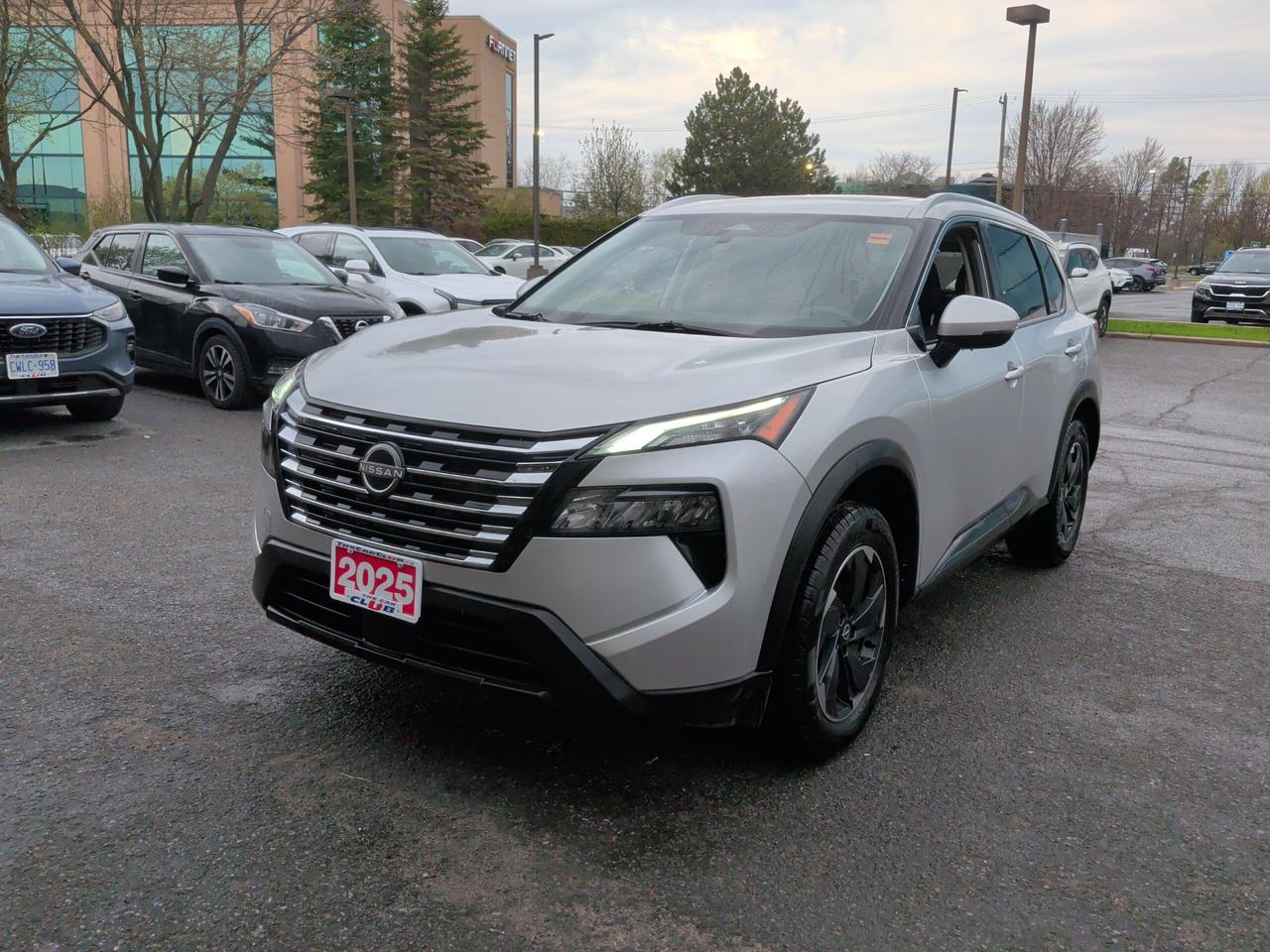 Used 2025 Nissan Rogue SV MOONROOF for sale in Ottawa, ON