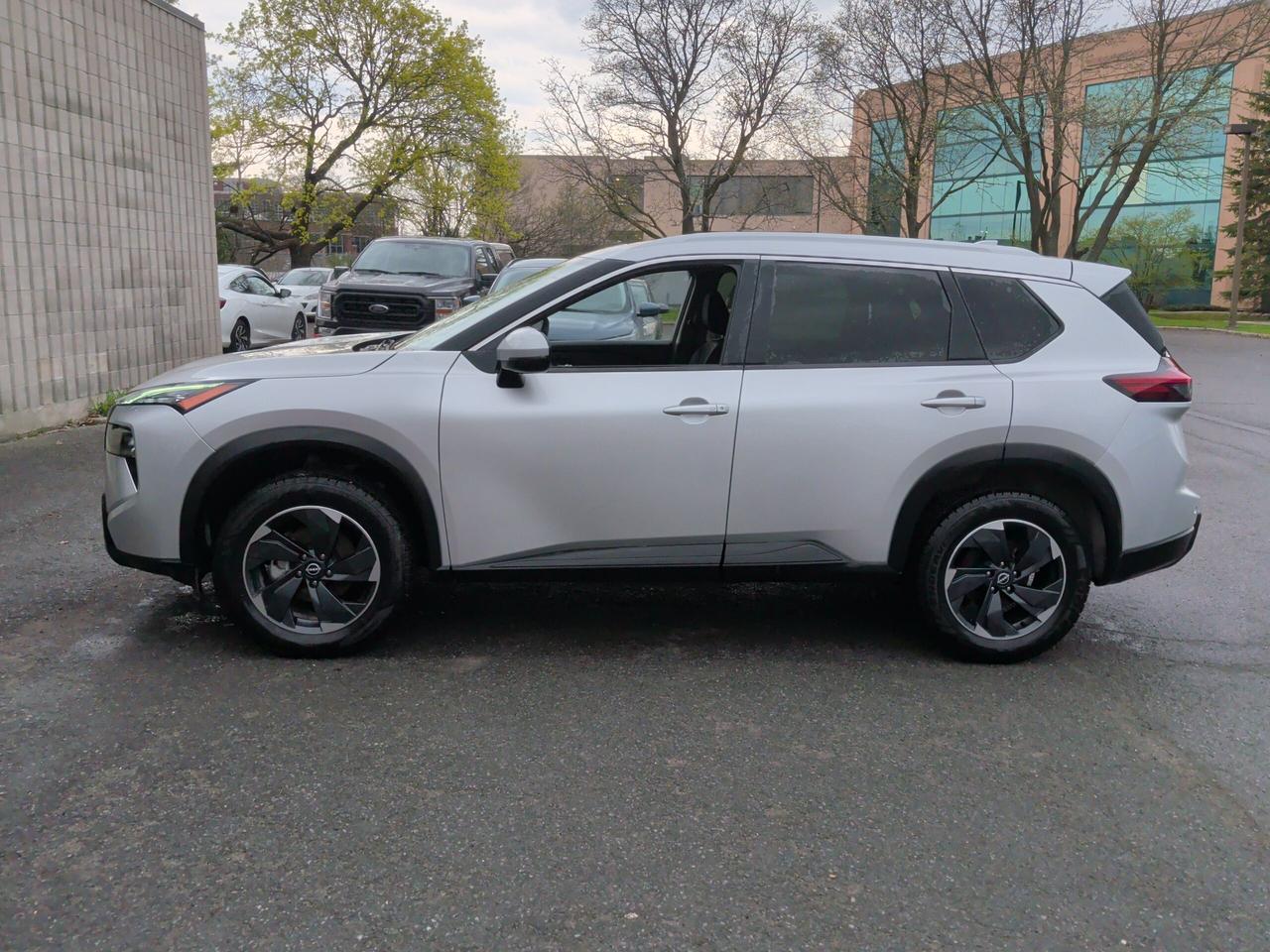 2025 Nissan Rogue SV MOONROOF