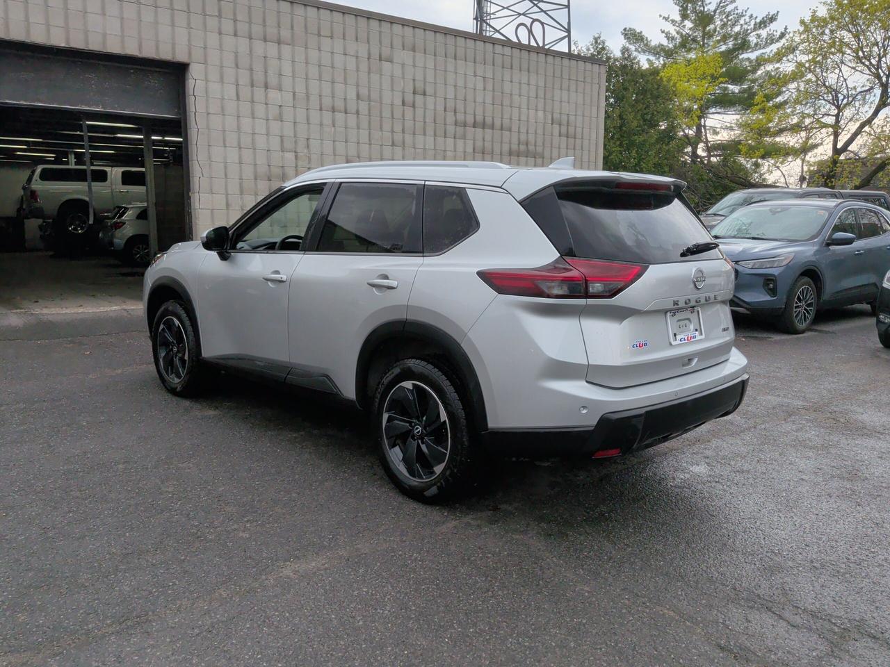 2025 Nissan Rogue SV MOONROOF
