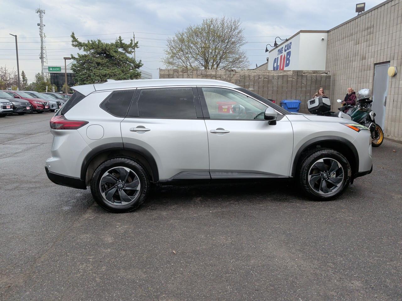 2025 Nissan Rogue SV MOONROOF