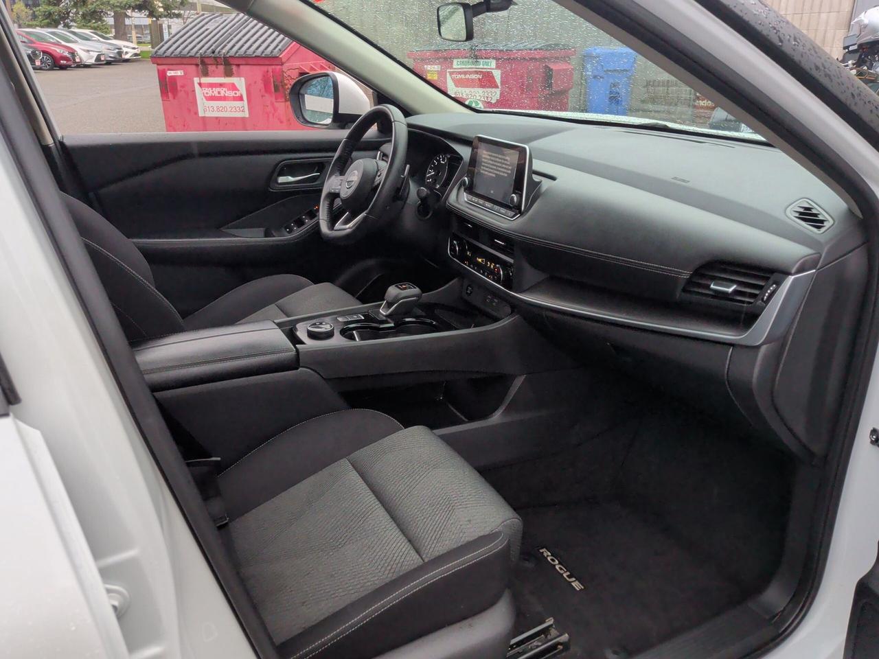 2024 Nissan Rogue SV MOONROOF Photo
