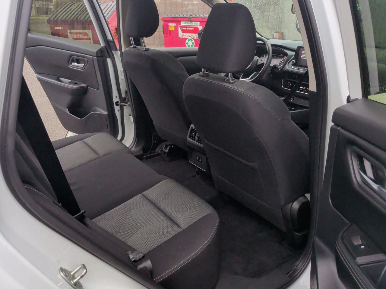 2024 Nissan Rogue SV MOONROOF Photo