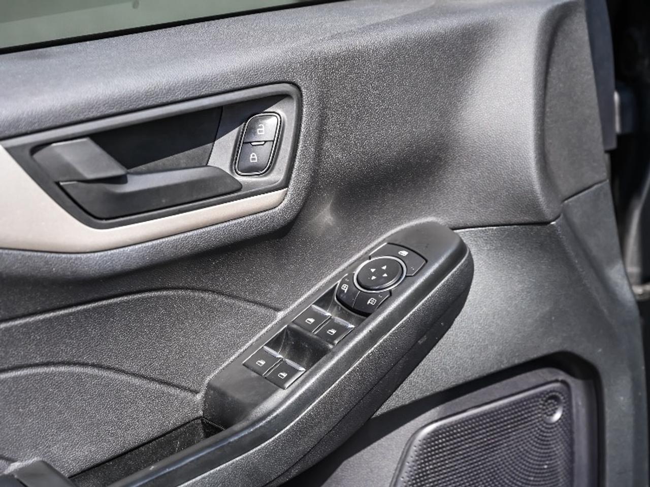 2022 Ford Escape SE Photo