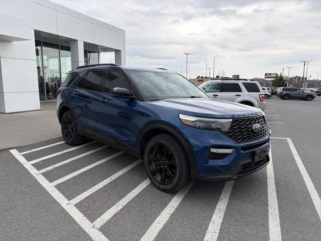 2023 Ford Explorer ST Photo3