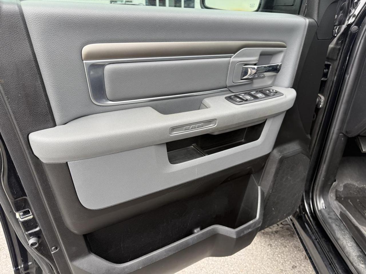 2020 RAM 1500 Classic WARLOCK Photo
