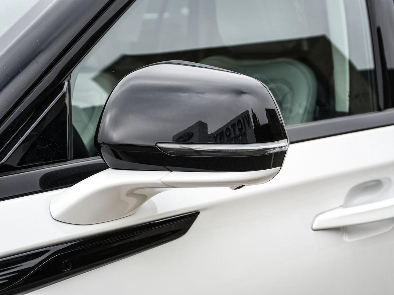 2026 Lincoln Aviator Reserve AWD Photo4