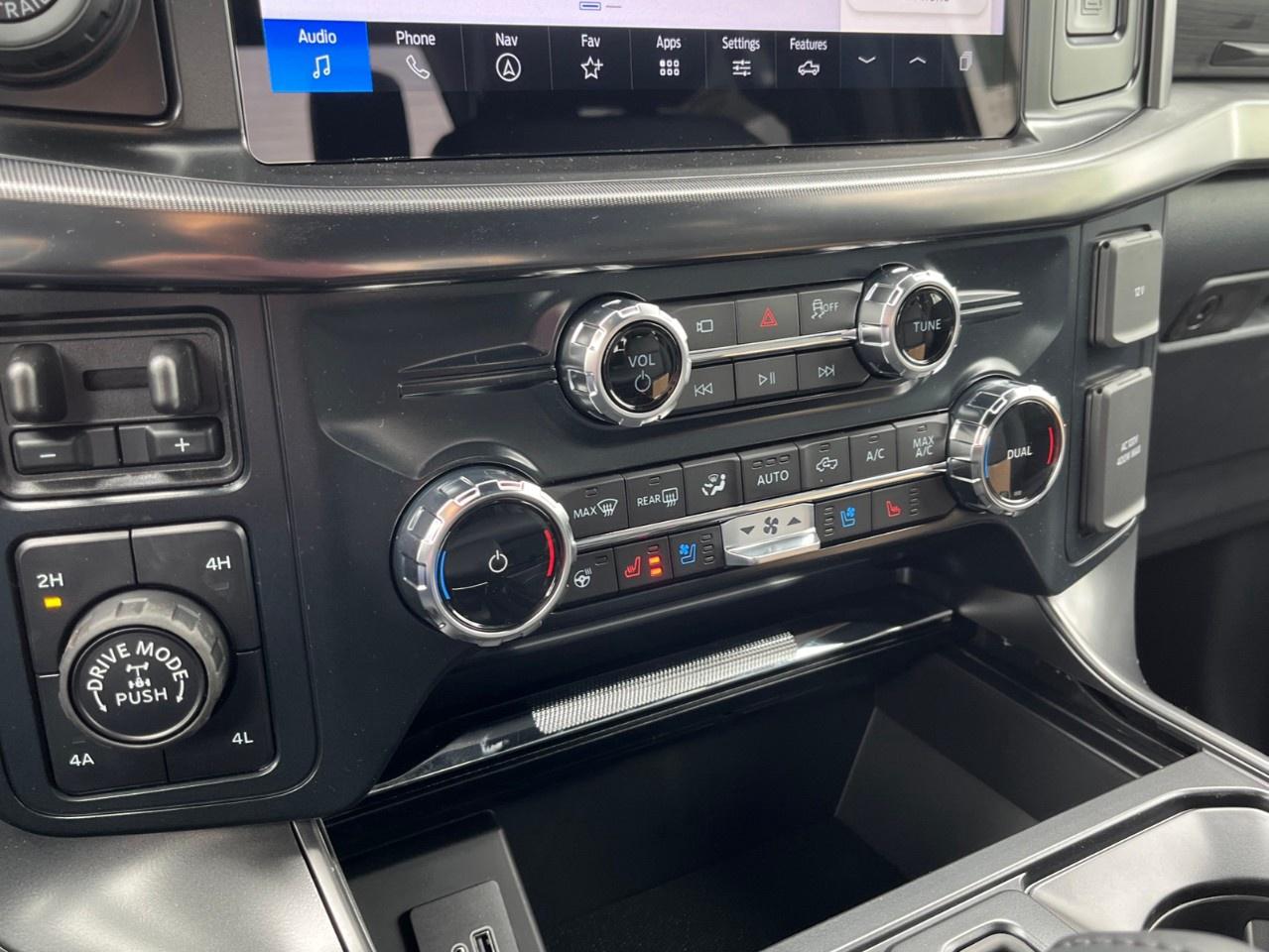2026 Ford F-150 Lariat 4WD SuperCrew 5.5' Box Photo