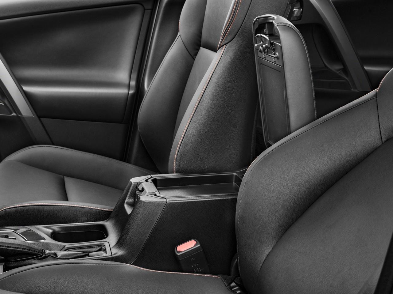 2017 Toyota RAV4 Hybrid SE Photo