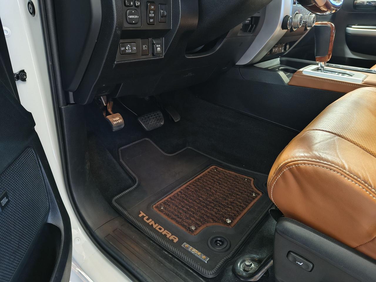 2020 Toyota Tundra Platinum Photo0