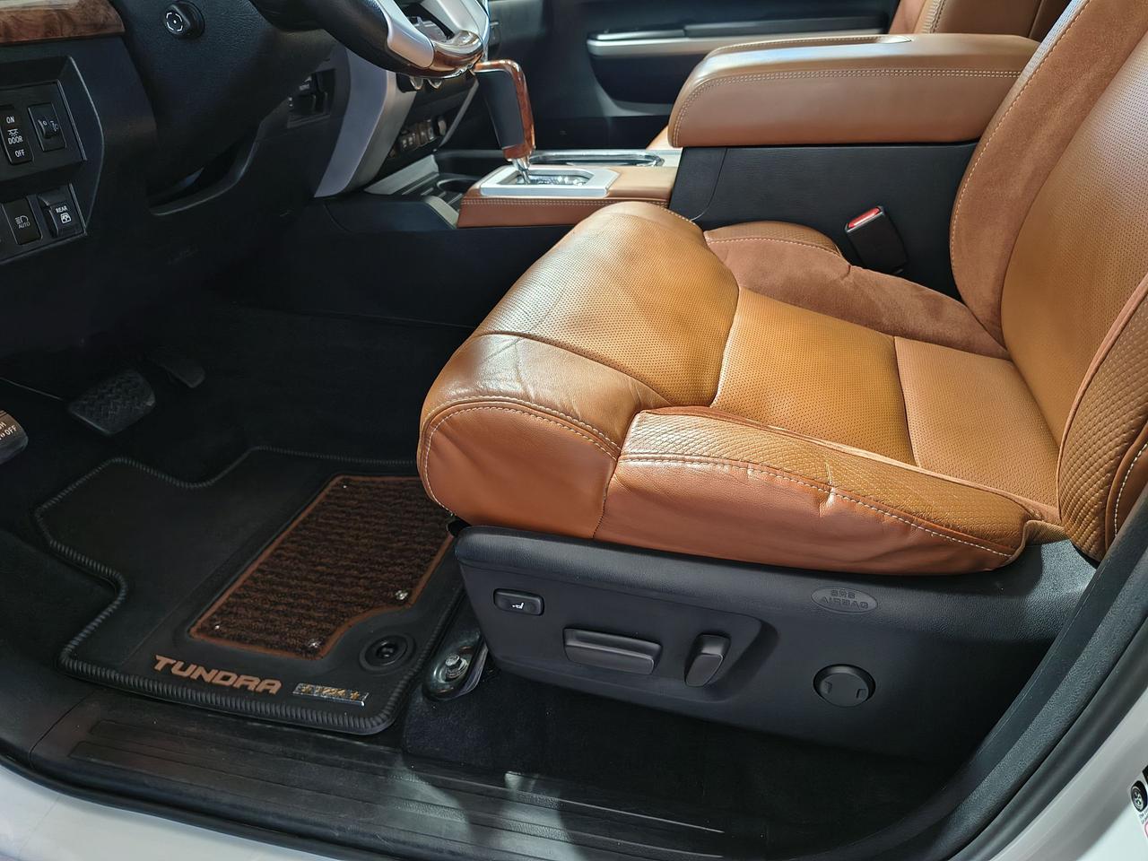 2020 Toyota Tundra Platinum Photo0