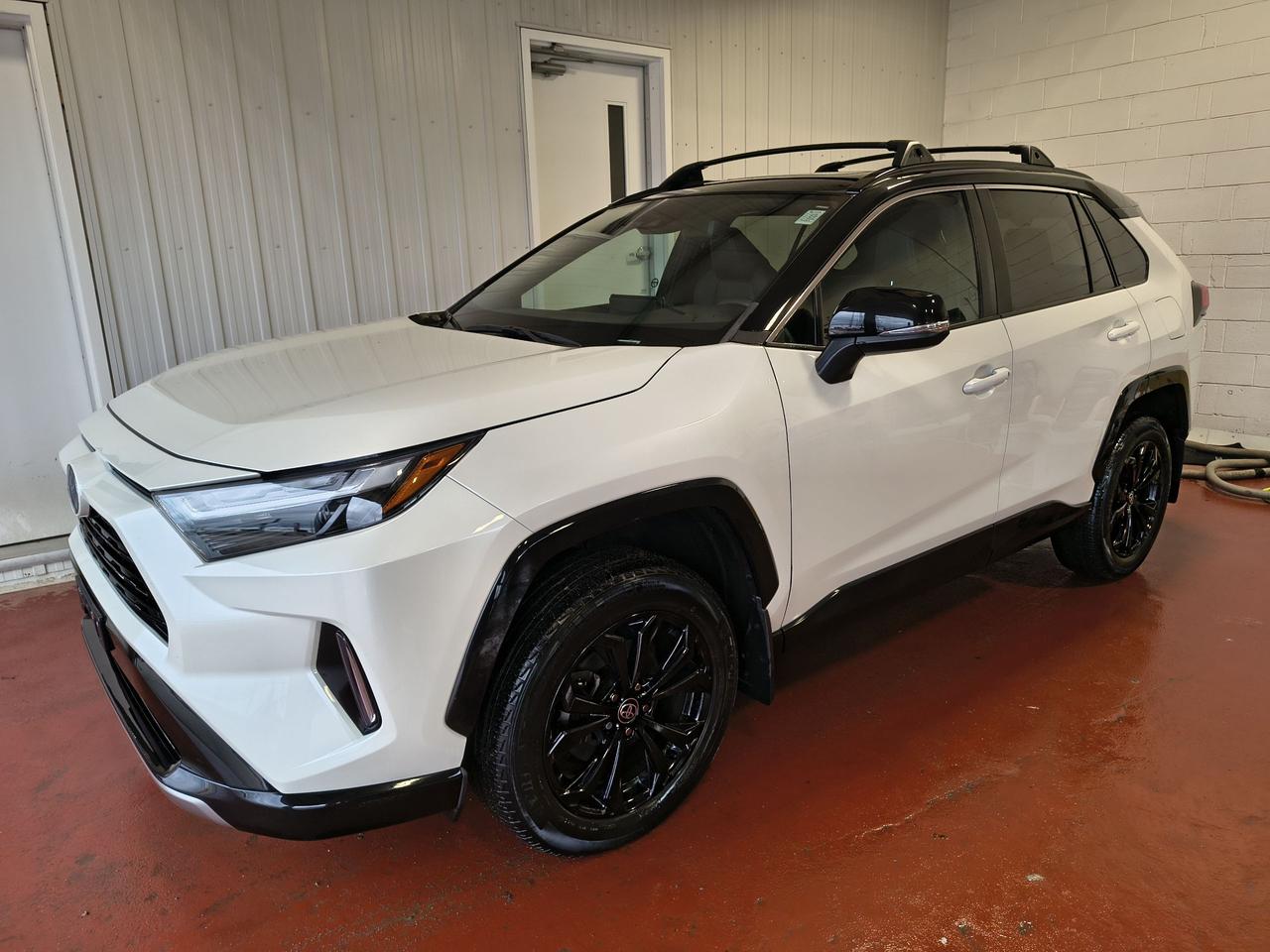 2022 Toyota RAV4 Hybrid XSE Photo0