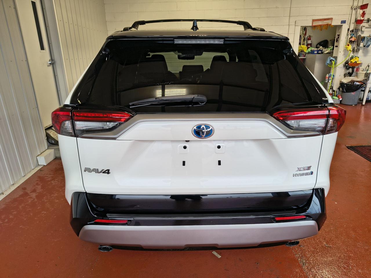 2022 Toyota RAV4 Hybrid XSE Photo