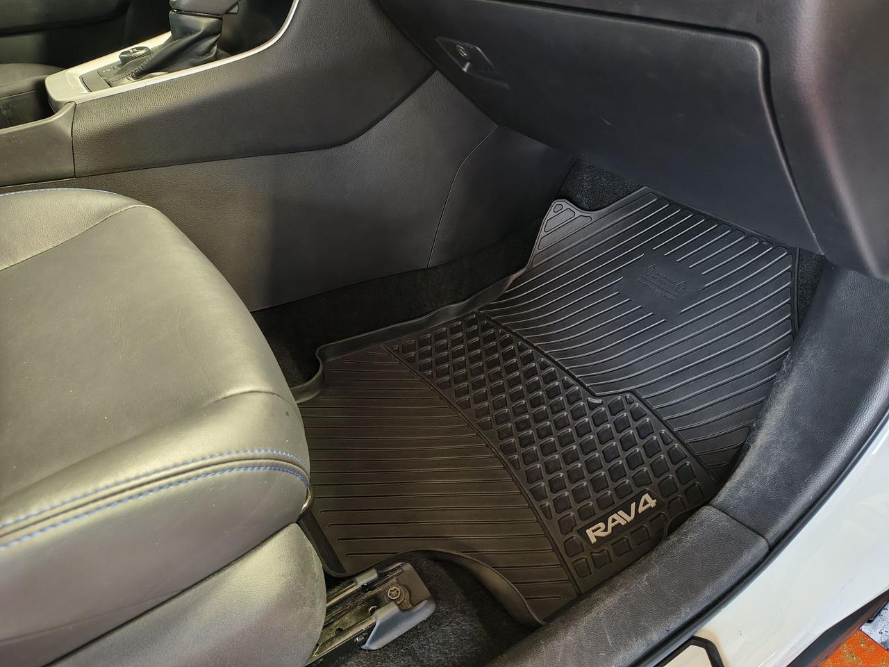 2022 Toyota RAV4 Hybrid XSE Photo