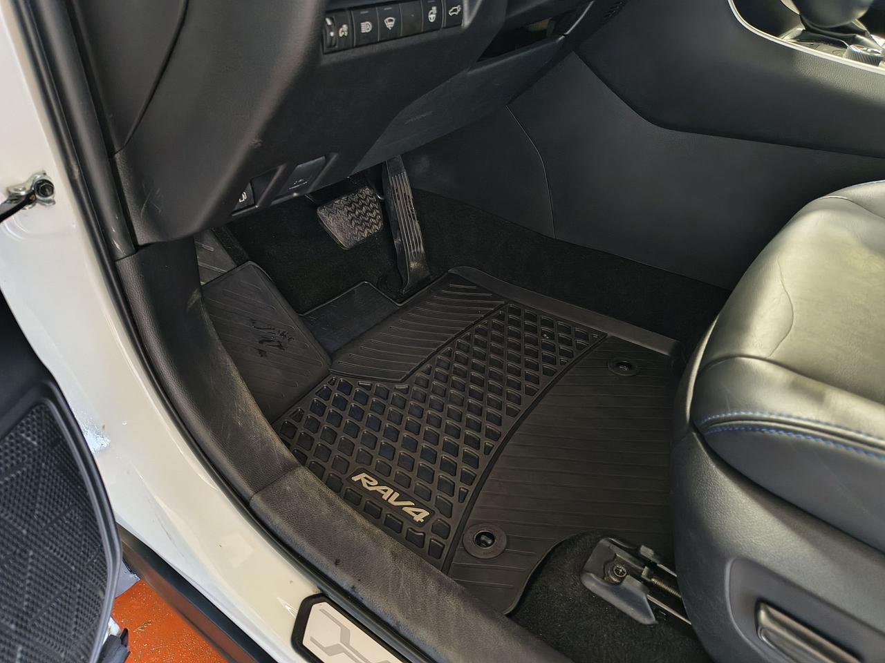 2022 Toyota RAV4 Hybrid XSE Photo