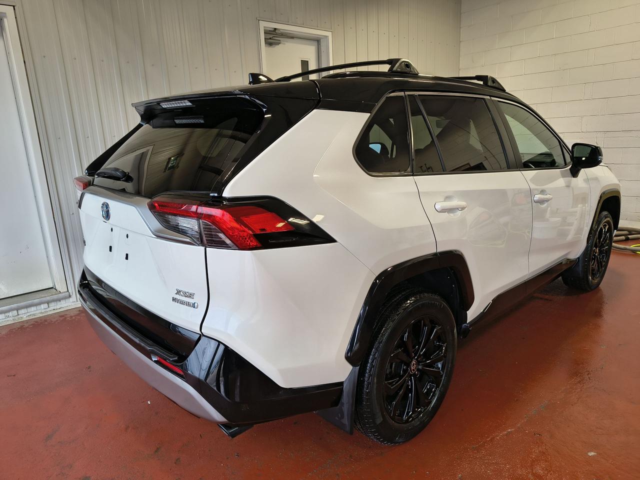 2022 Toyota RAV4 Hybrid XSE Photo