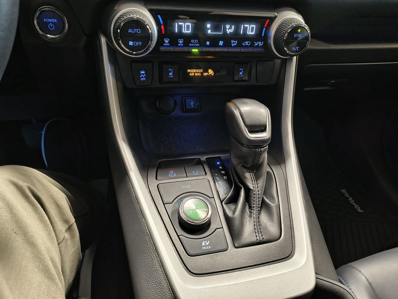 2022 Toyota RAV4 Hybrid XSE Photo
