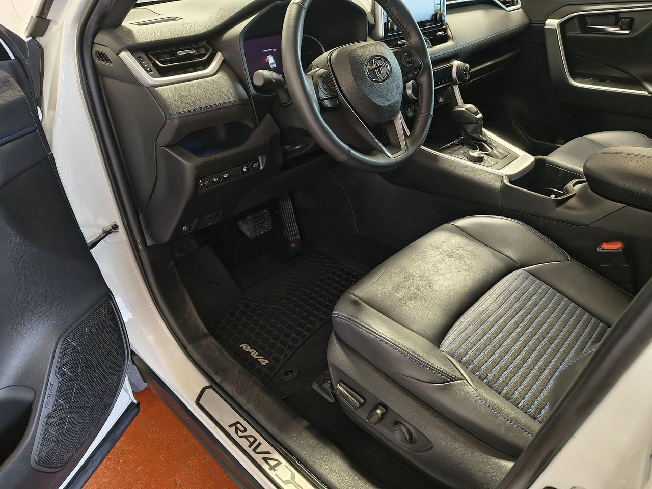 2022 Toyota RAV4 Hybrid XSE Photo