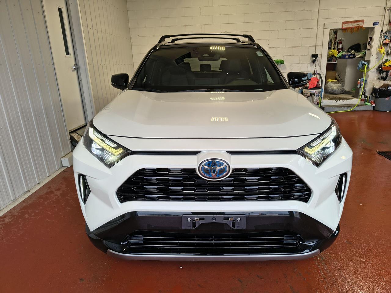 2022 Toyota RAV4 Hybrid XSE Photo2