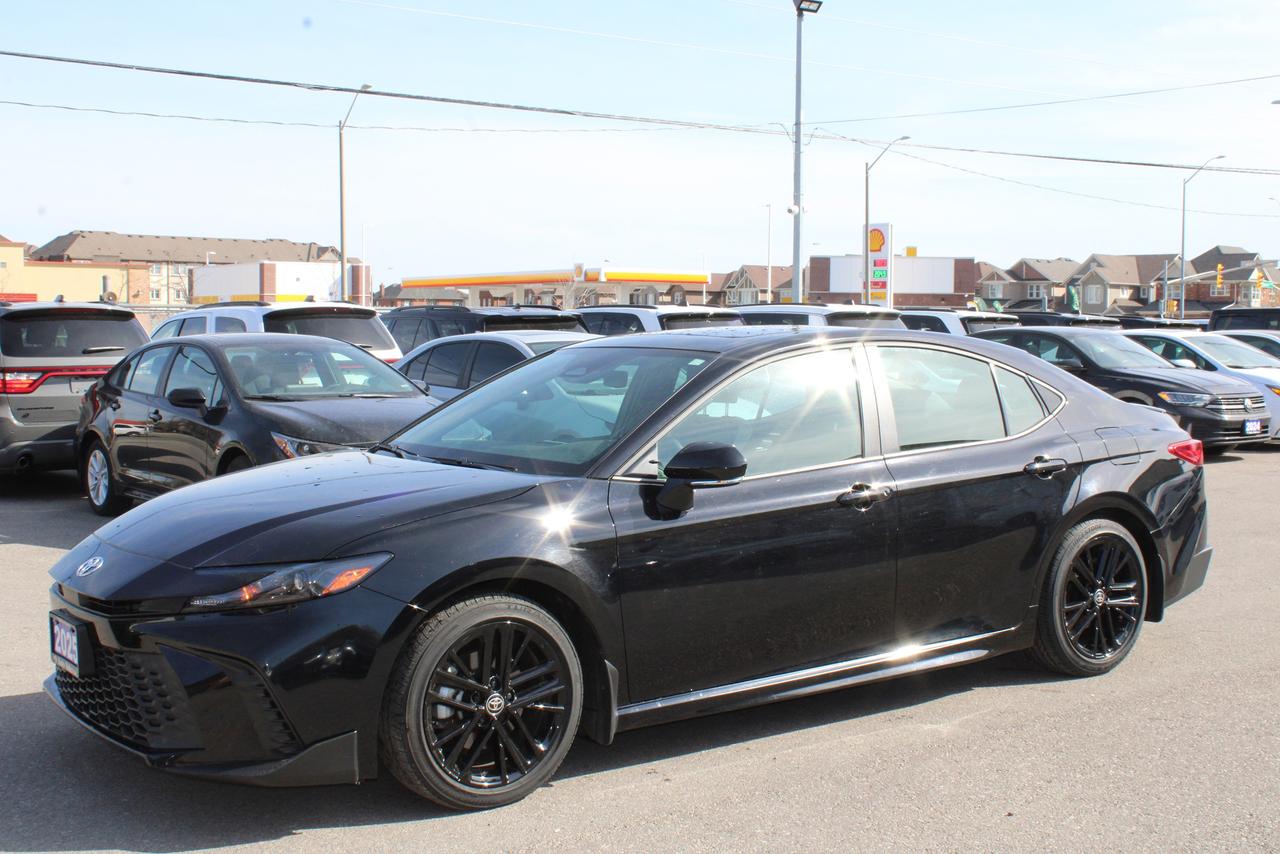 2025 Toyota Camry SE CVT hybrid Photo0