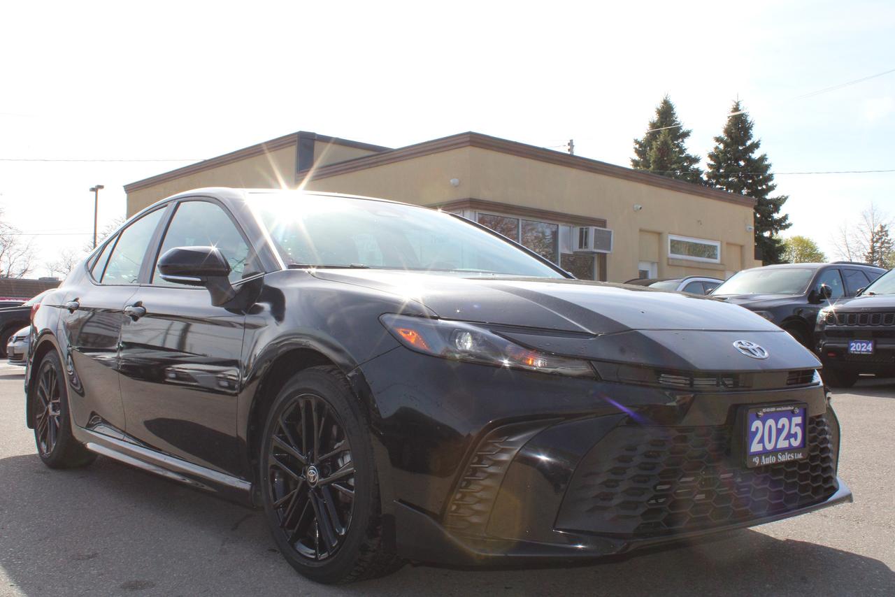 2025 Toyota Camry SE CVT hybrid Photo
