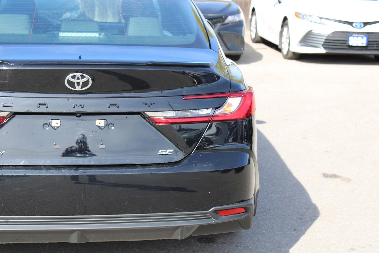 2025 Toyota Camry SE CVT hybrid Photo
