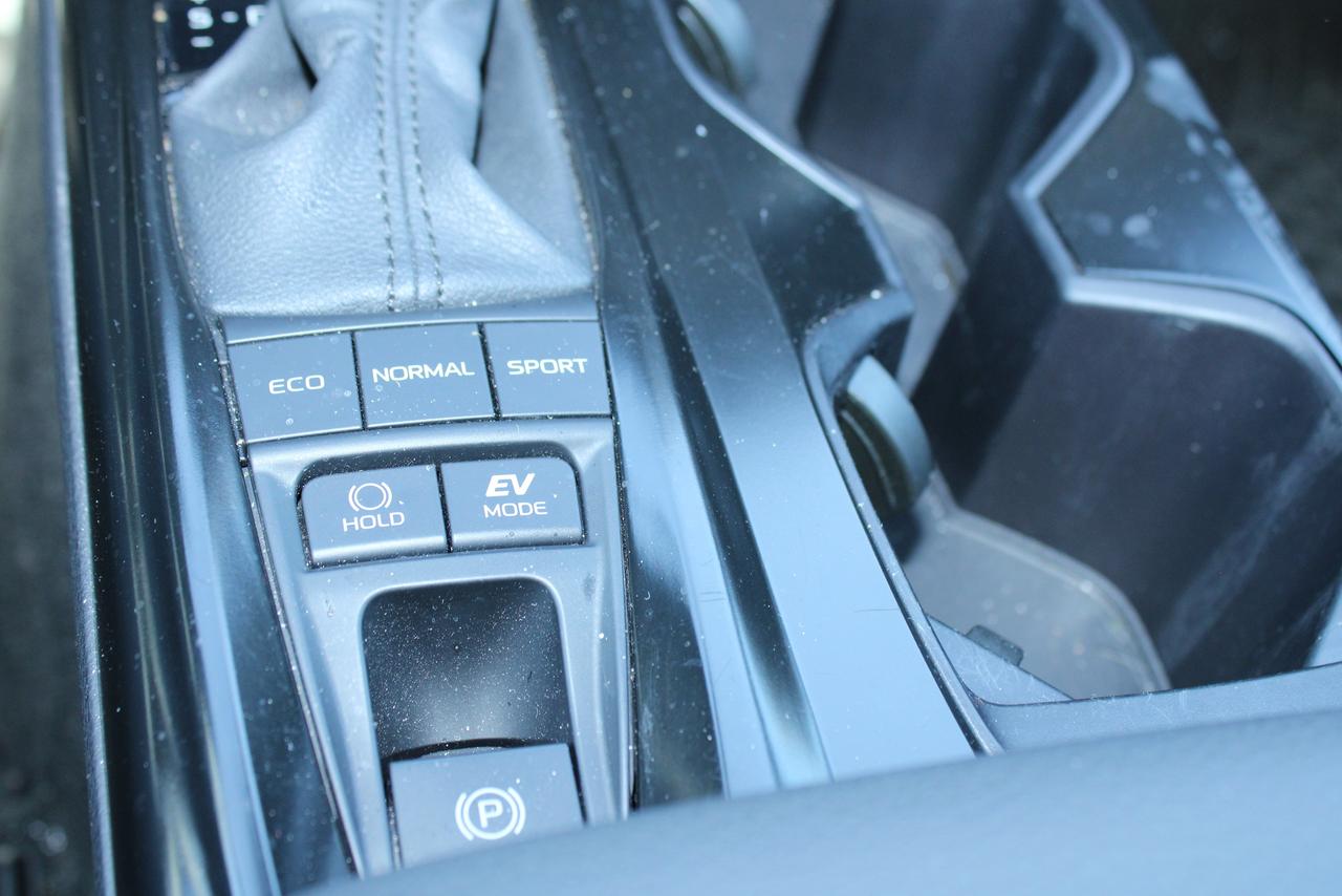 2025 Toyota Camry SE CVT hybrid Photo