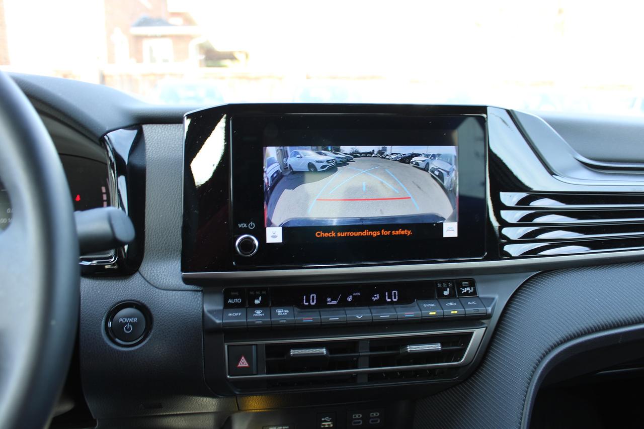 2025 Toyota Camry SE CVT hybrid Photo