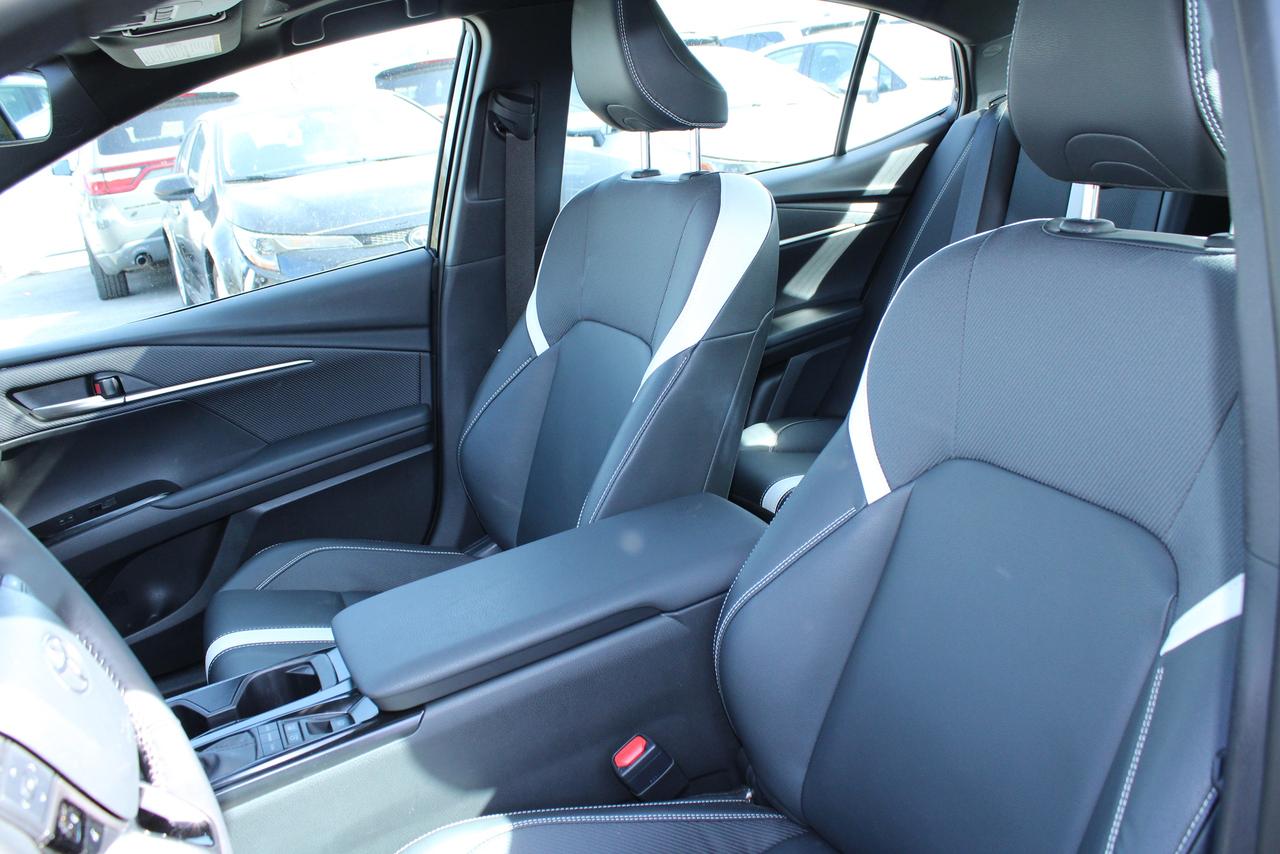 2025 Toyota Camry SE CVT hybrid Photo