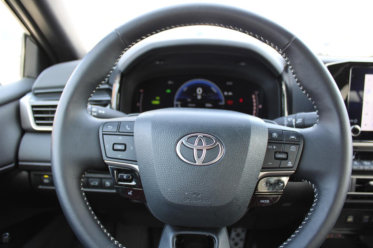 2025 Toyota Camry SE CVT hybrid Photo