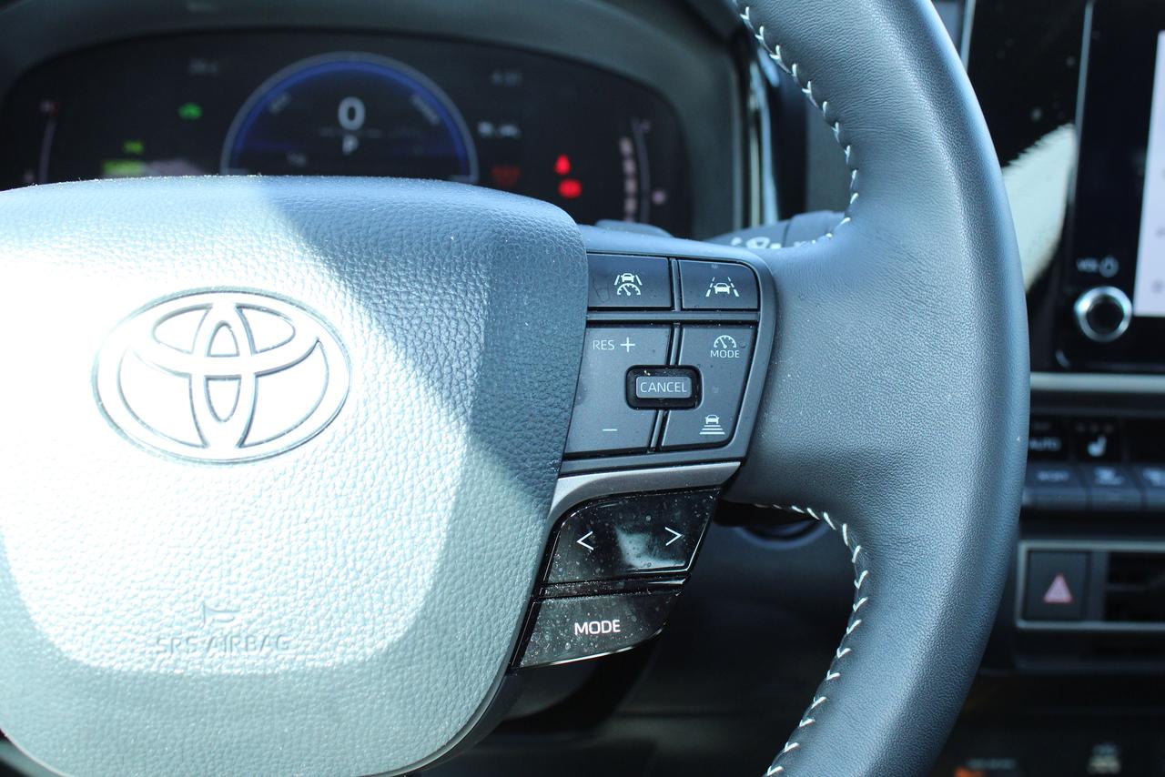 2025 Toyota Camry SE CVT hybrid Photo