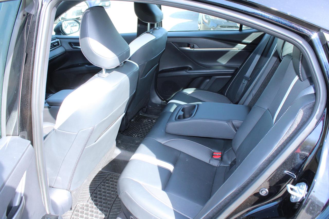 2025 Toyota Camry SE CVT hybrid Photo